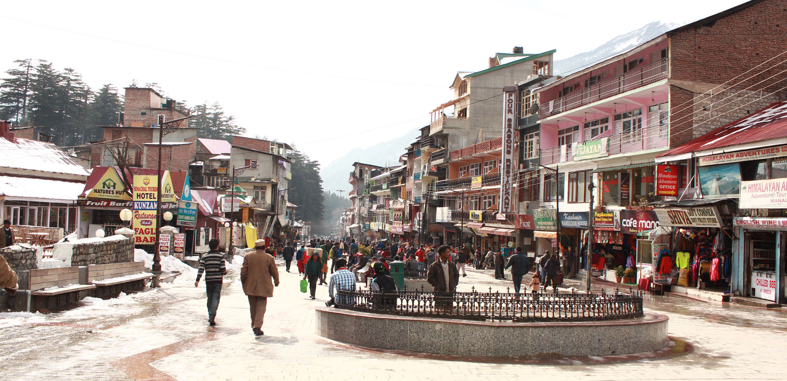 Manali mall road pic